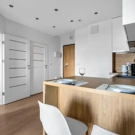 8th Floor Wlochy - Balcony, Workspace - By Rentujemy Appartement Warschau